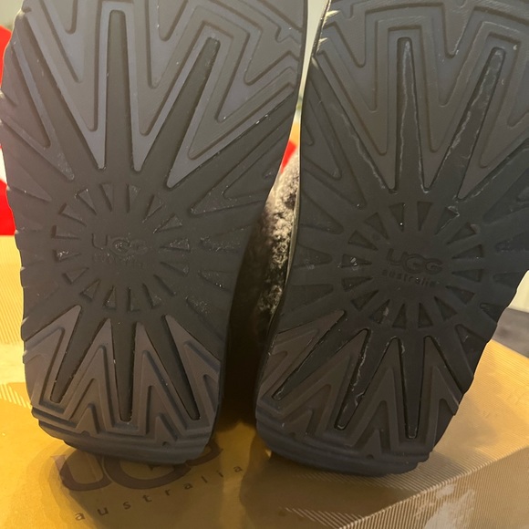 NIB UGG boots - Picture 5 of 9